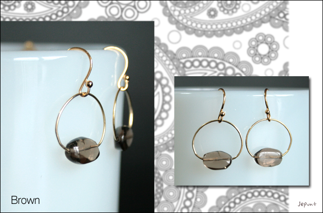 アクセサリー■ビーズ付き 小ぶりのフープピアス(ブラウン)
